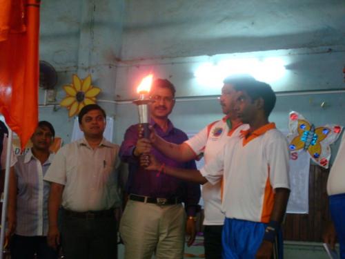 02 chief guest seen with tourch cermonery with mr.luis fernanades athlete suny kalangutkar